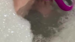 Foot job. 11 toe hoe gives foot job in bath!!