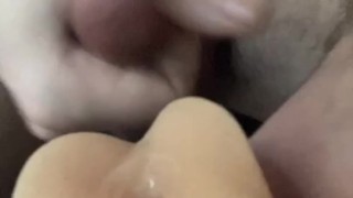Ejaculation sur ça petite chatte