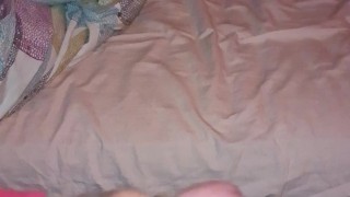My boyfriend did not satisfy me and... I masturbate looking at his ass... 