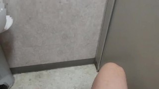 トイレでオナニーしていたら…
