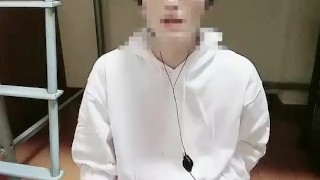 イケメン裸パーカーがオナ禁後の連続オナニーで大量射精！021