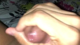 VENEZOLANO CHORREA SEMEN COMO UNA FUENTE