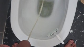 Una grande pisciata molto lunga per veri inte