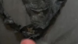 Grosse masturbation dans la petite culotte noir de ma voisine 