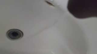 Big dick piss in sink