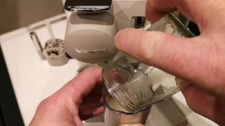 Ultima raccolta di sperma e preparazione del caffè macchiato sperma di Cicci77.