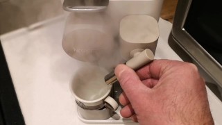 Ultima raccolta di sperma e preparazione del caffè macchiato sperma di Cicci77.