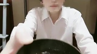 イケメン日本人のうんこ座りおしっこ！大股開きで大量放尿！025