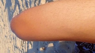 Na praia pegando um bronzeado☀️