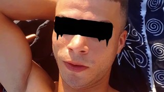 Na praia pegando um bronzeado☀️