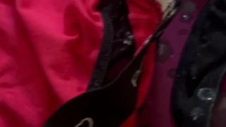 Je me masturbe devant ma pote sexy