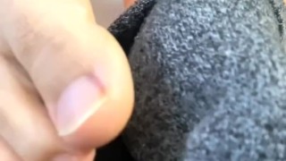 日本の青年の足裏
