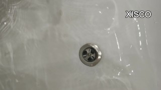 Xisco tomando un baño y se masturba