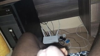 HOW TO MASTERBATE IN THE OFFICE WHEN YOU HAVE NO GIRL TO FUCK
