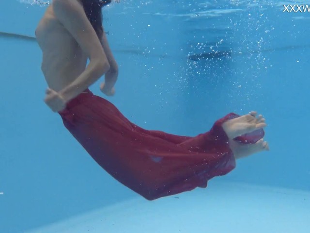 Ganger Sex Video Hd - Underwater Nude Sister Hermione Ganger Getting Horny - Videos Porno Gratis  - YouPorn