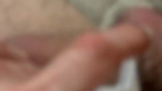 友達の彼女の動画を見ながらオナニー