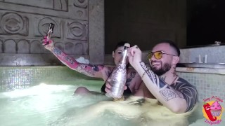 Idromassaggio e sushi con la moglie buttana