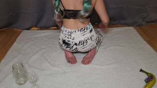 LITTLE HENTAÏ MERMAID HAIR PISSING ON A BANANA RED LIPS SEXY TEEN TATTOOED