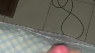 Sborro a cazzo duro dopo 2 ore di masturbazione e ho schizzi infiniti