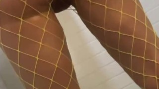 Twerking and Pissing in fishnets
