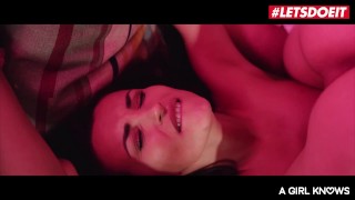 A GIRL KNOWS - Selvaggia Came Home To Satisfy Her Lesbian Girlfriend Alyssia Kent - LETSDOEIT