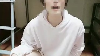 うさみみイケメン日本人のおしっこ！カップに大量放尿！029