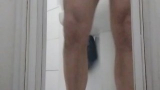 Amatoriale Italia - non resisto e piscio prima di fare la doccia