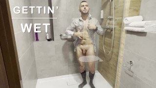 Kinky Hotel Fun in suit and tie and piss games under the shower