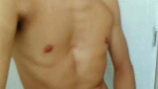 Chico caliente se masturba con filtros de Instagram