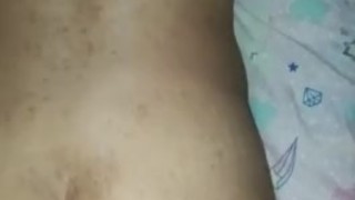 Me corro rico en la espalda de mi amiga