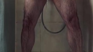 Plaisir solitaire sous la douche