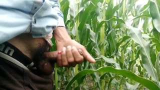 Handjob and hot cumshot in outdoor area