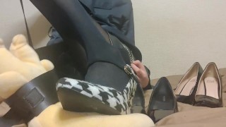 女装 レザー ショートパンツ オナニー 勃起 踏み潰し 調教 日本人