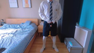 制服姿の男が自慰行為と絶頂