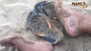CUM SAND & FLIP FLOPS - PUBLIC NUDIST BEACH - CUM FEET SOCKS SERIES - MANLYFOOT 💦 🩴 - EPISODE 2