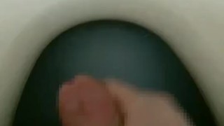 イケメン日本人の主観オナニー！便器にザーメン大量発射！035
