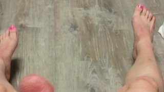Masturbating with my pretty pink toe nails (CUMSHOT)