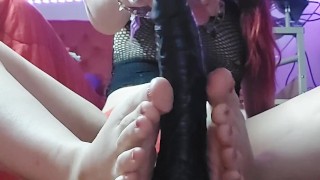 ShyyFxx Colorada rica juega con sus pies hasta hacerte acabar FEET FETISH JOI COUNTDOWN