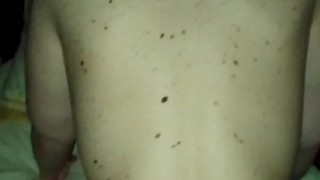 Mi scopa a pecorina e mi schizza dappertutto!!