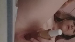 ME QUEDO SOLA EN CASA CON GANAS DE FOLLAR