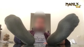 GET YOUR STINKY FEET OFF OUR DINNING TABLE - MANLYFOOT