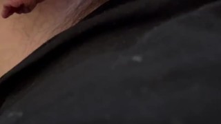 Masturbation dans la culotte rouge de ma pote 