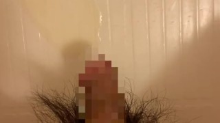 オナニーで大量発射後の放尿