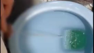 【個人撮影・放尿】我慢しておしっこをしました!(^^)!