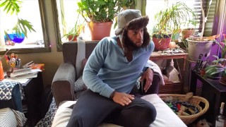 KennieJai jerks off with a hat on