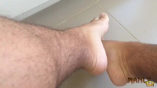 COOKING WITH ME - SPAGHETTI- CUM FEET SOCKS SERIES - MANLYFOOT 💦 🦶🍝 👨‍🍳