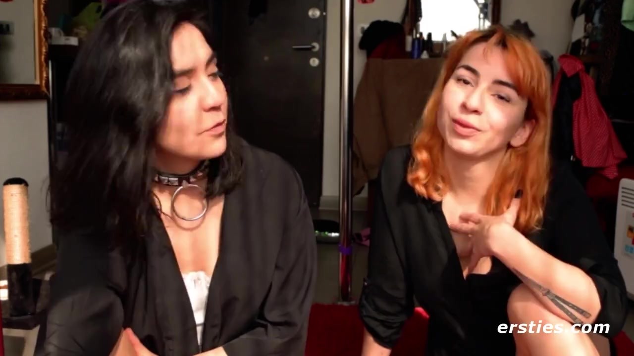 Girls Play With Strapons