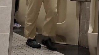 トイレでのおしっこのやり方　How to pee