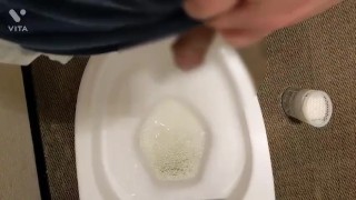 【個人撮影・おしっこ】デカチン　日本人　おしっこ　変態素人