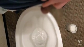 【個人撮影・おしっこ】デカチン　日本人　おしっこ　変態素人